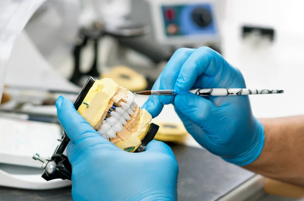 Técnico em Prótese Dentári técnico em prótese dentária